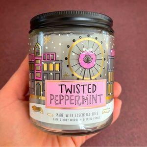 Bath & Body Works Twisted Peppermint 7 oz Candle